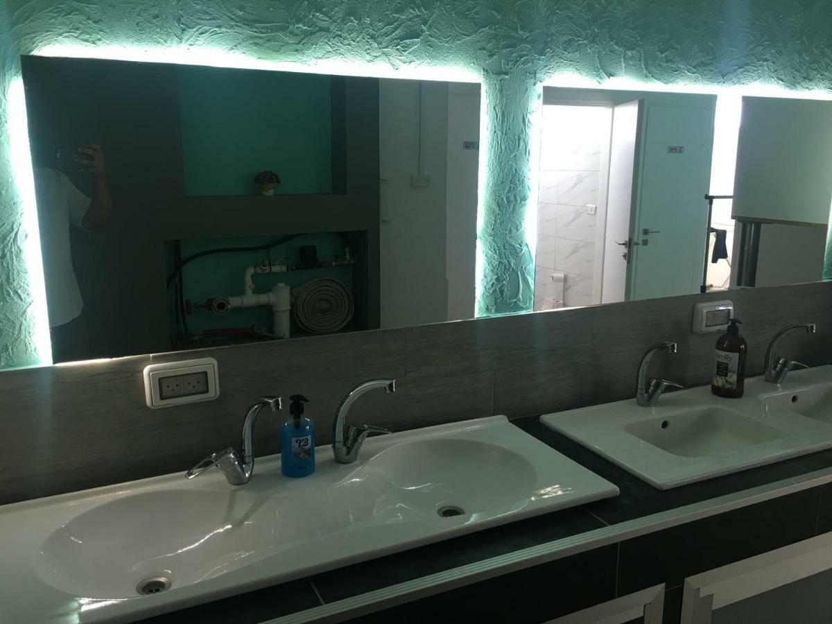 Mevaser - Christian Hostel Rishon Leziyyon Ngoại thất bức ảnh